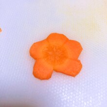 人参の飾り切り ねじり梅 レシピ 作り方 By Sakurai Y 楽天レシピ 人参の飾り切り ねじり梅 レシピ 作り方 By Sakurai Y 楽天レシピ